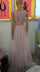 Sleeveless Lace Wedding Dress – Floral A-Line Bridal Gown
