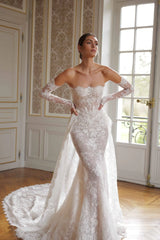 Customized Vintage Lace Mermaid Wedding Dress – Breathtaking Off-Shoulder Long Sleeve Bridal Gown |